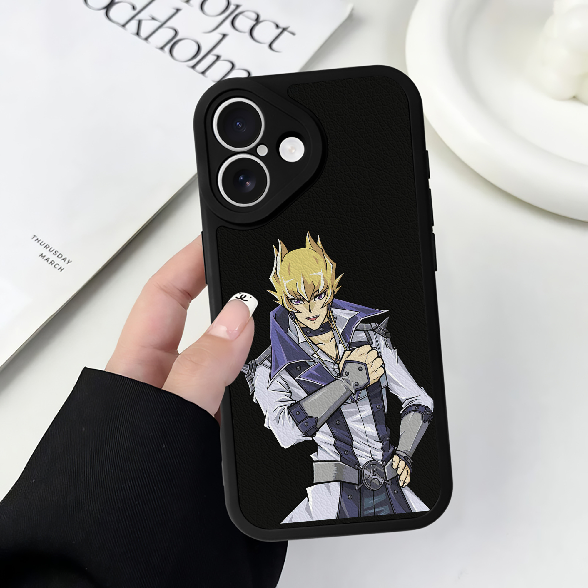 （画像用） 遊☆戯☆王 Yu-Gi-Oh! 【iPhone 16シリーズ対応】シリコンスマホケース（レザー調） 材質：シリコン